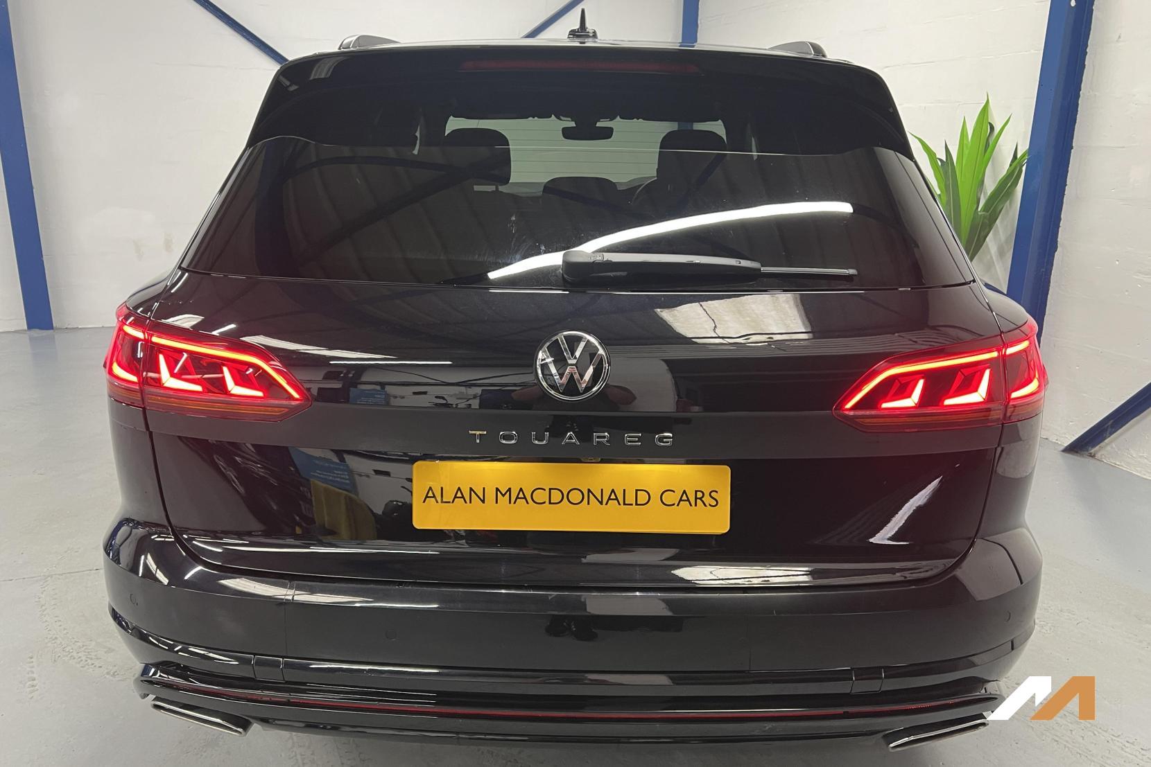 Volkswagen Touareg 3.0 TSI V6 Black Edition SUV 5dr Petrol Tiptronic 4Motion Euro 6 (s/s) (340 ps)