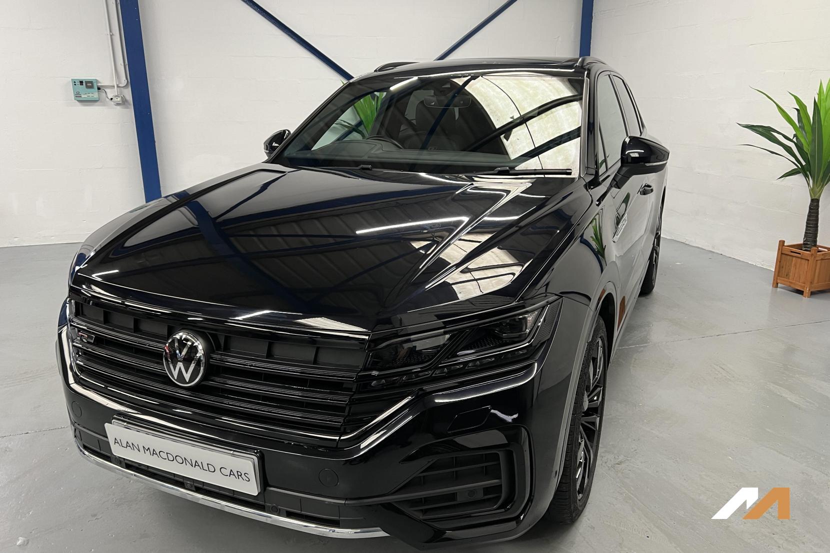 Volkswagen Touareg 3.0 TSI V6 Black Edition SUV 5dr Petrol Tiptronic 4Motion Euro 6 (s/s) (340 ps)