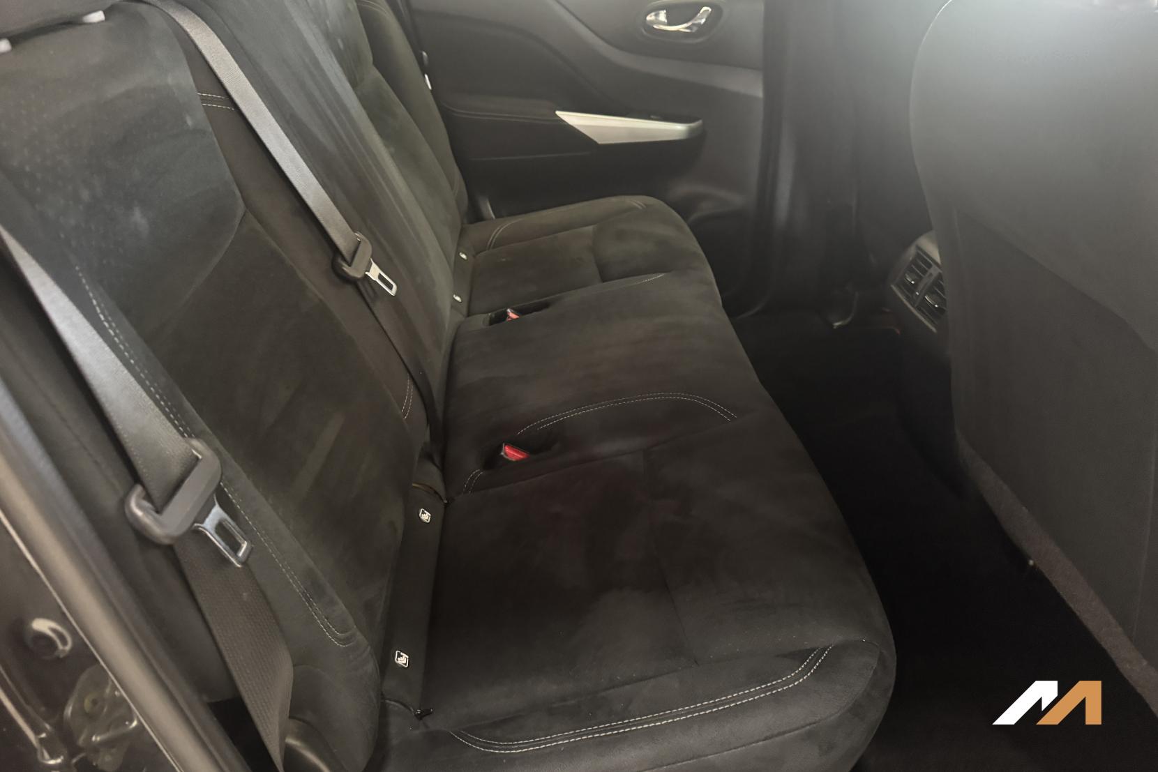 Nissan Navara 2.3 dCi N-Connecta Pickup Double Cab 4dr Diesel Manual 4WD Euro 6 (s/s) (190 ps)