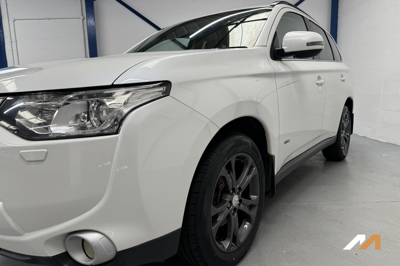 Mitsubishi Outlander 2.2 DI-D GX4 SUV 5dr Diesel Manual 4WD Euro 5 (s/s) (150 ps)