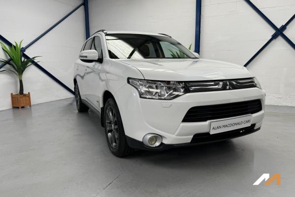 Mitsubishi Outlander 2.2 DI-D GX4 SUV 5dr Diesel Manual 4WD Euro 5 (s/s) (150 ps)