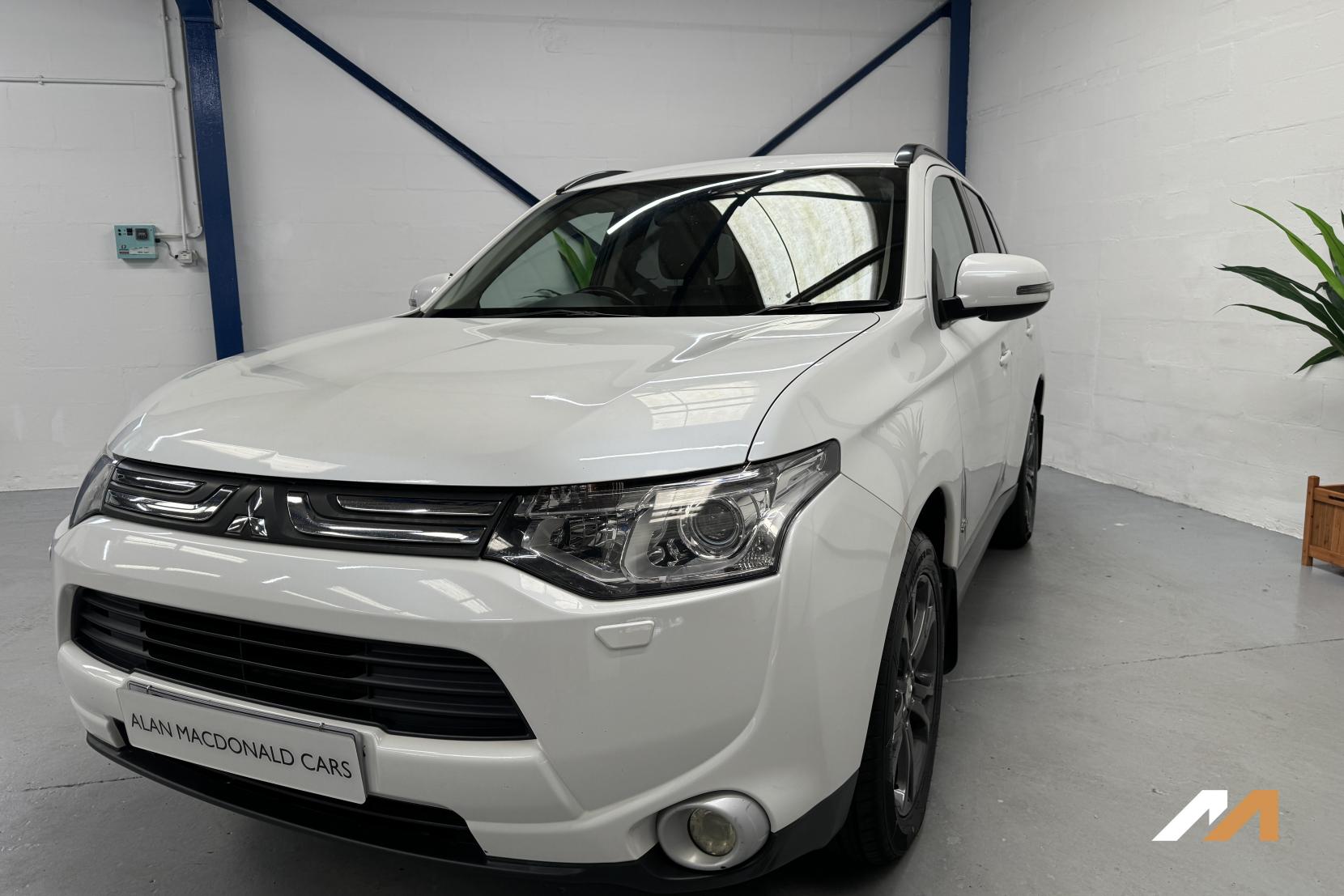 Mitsubishi Outlander 2.2 DI-D GX4 SUV 5dr Diesel Manual 4WD Euro 5 (s/s) (150 ps)