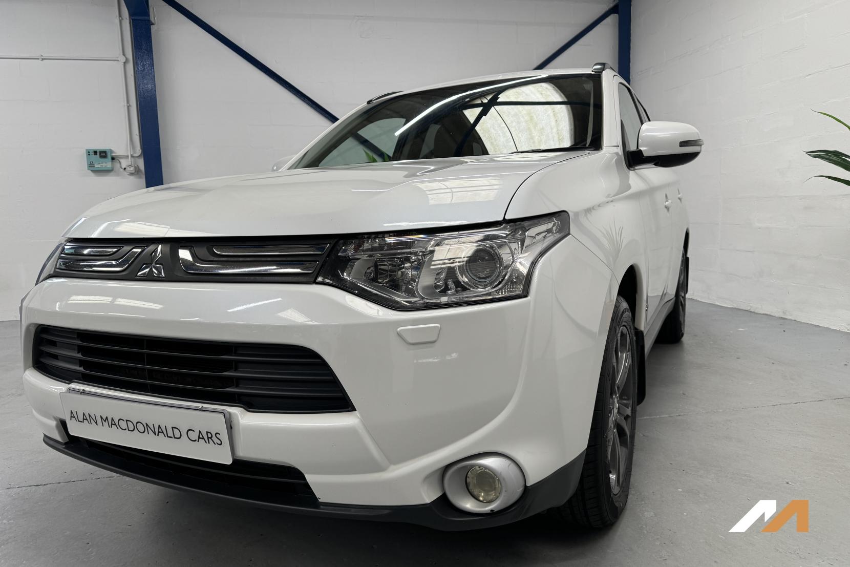 Mitsubishi Outlander 2.2 DI-D GX4 SUV 5dr Diesel Manual 4WD Euro 5 (s/s) (150 ps)