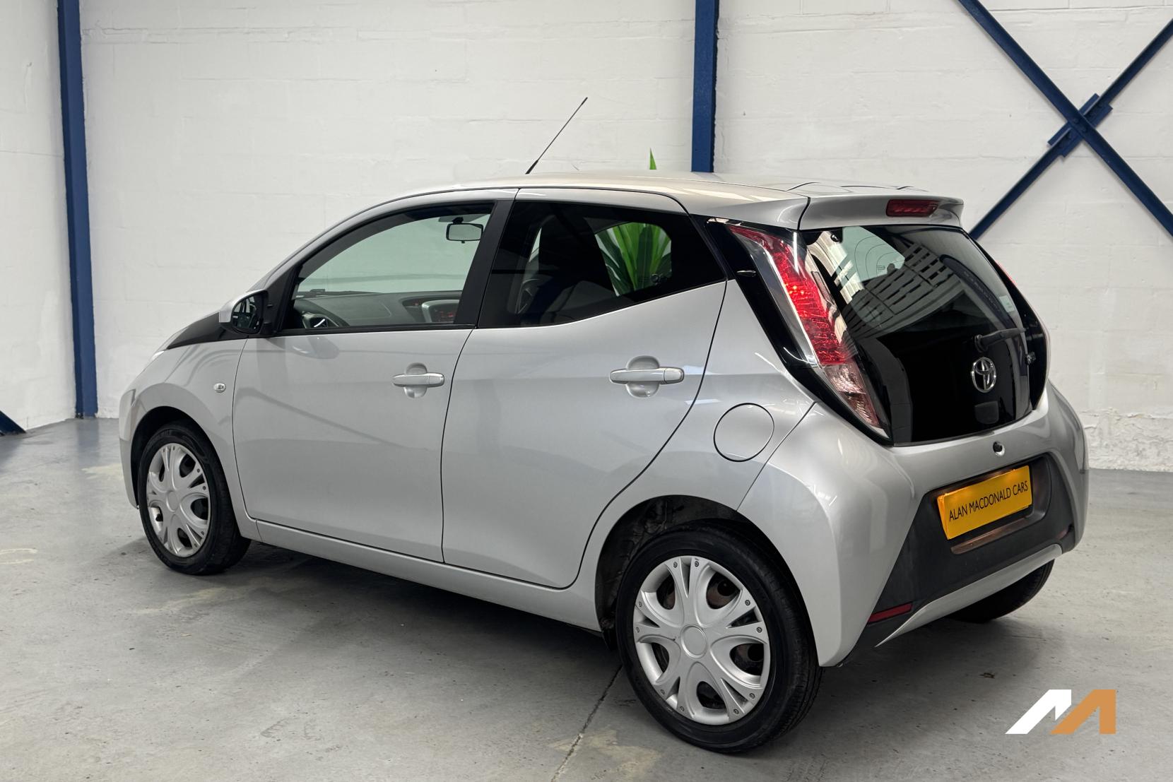 Toyota AYGO 1.0 VVT-i x-play Hatchback 5dr Petrol Manual Euro 6 (68 ps)