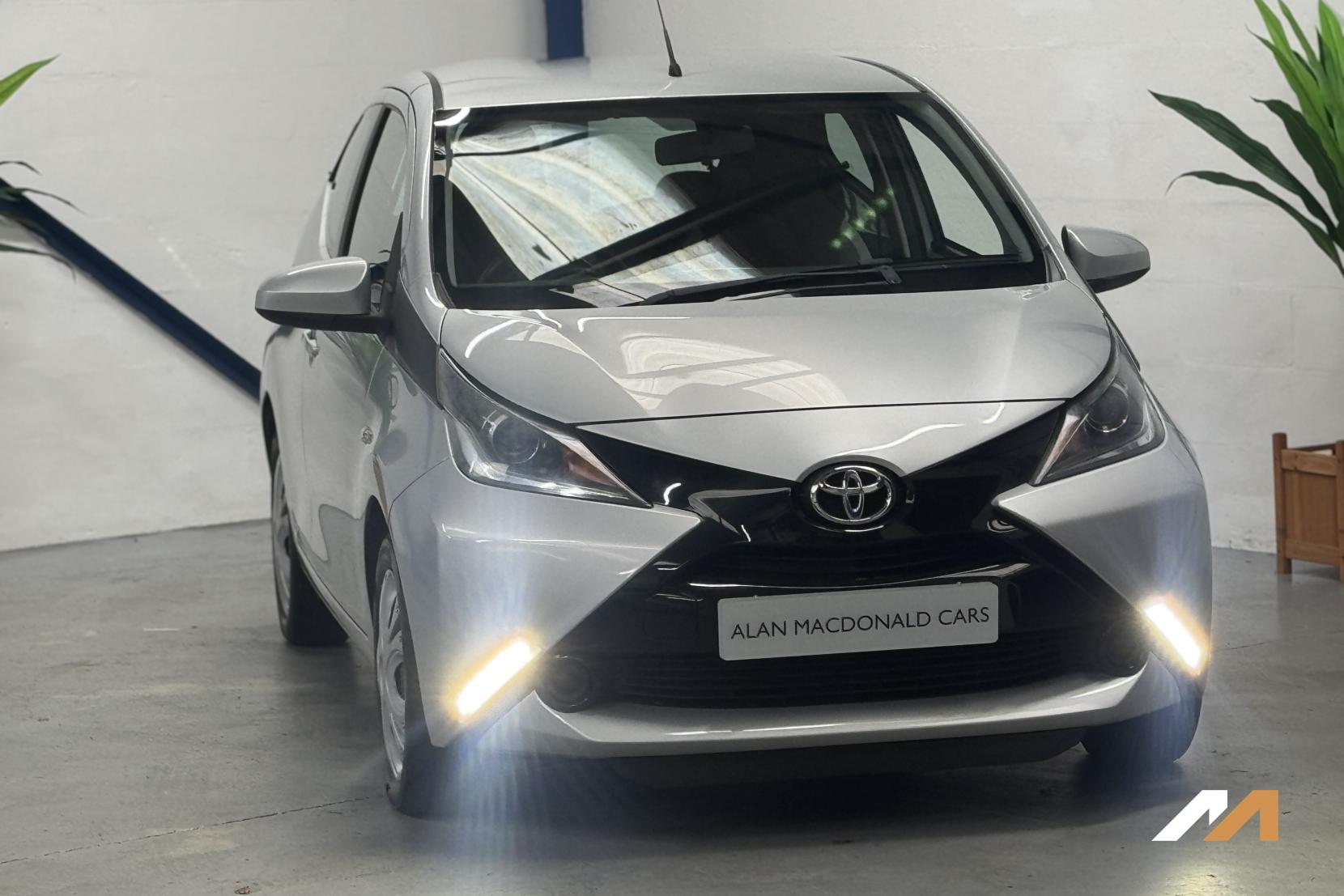 Toyota AYGO 1.0 VVT-i x-play Hatchback 5dr Petrol Manual Euro 6 (68 ps)