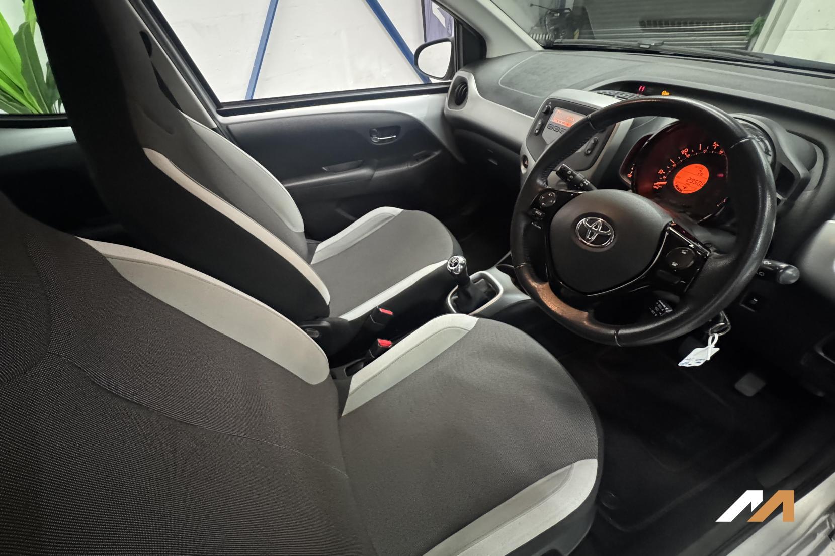 Toyota AYGO 1.0 VVT-i x-play Hatchback 5dr Petrol Manual Euro 6 (68 ps)