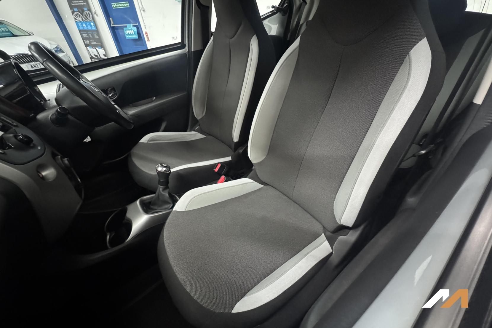 Toyota AYGO 1.0 VVT-i x-play Hatchback 5dr Petrol Manual Euro 6 (68 ps)