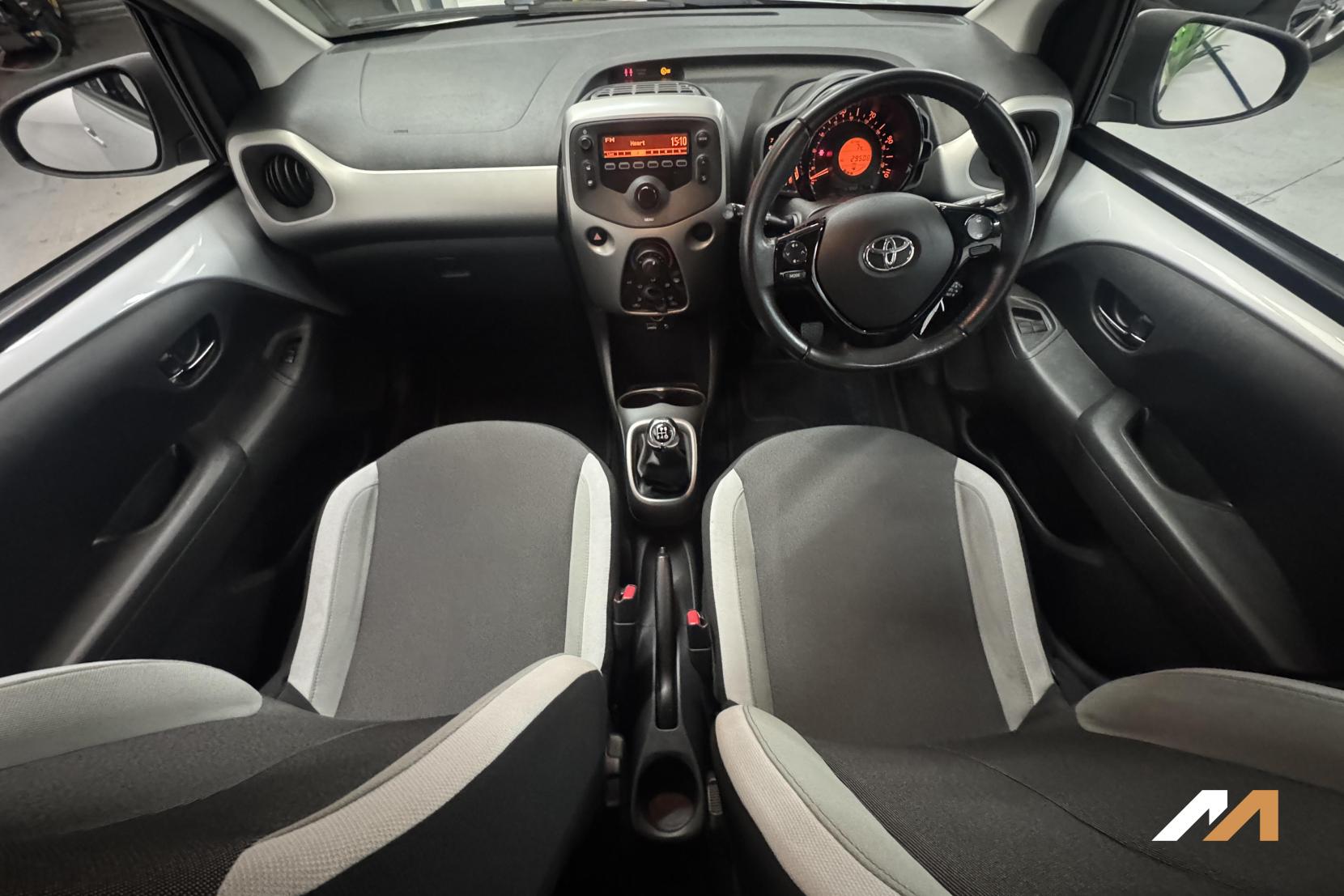 Toyota AYGO 1.0 VVT-i x-play Hatchback 5dr Petrol Manual Euro 6 (68 ps)