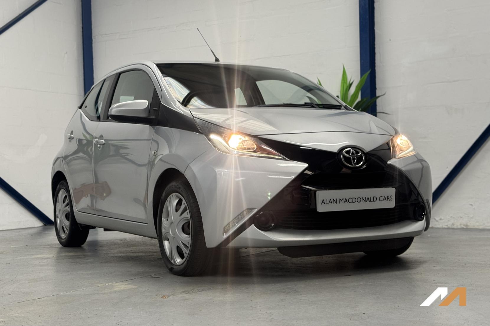 Toyota AYGO 1.0 VVT-i x-play Hatchback 5dr Petrol Manual Euro 6 (68 ps)