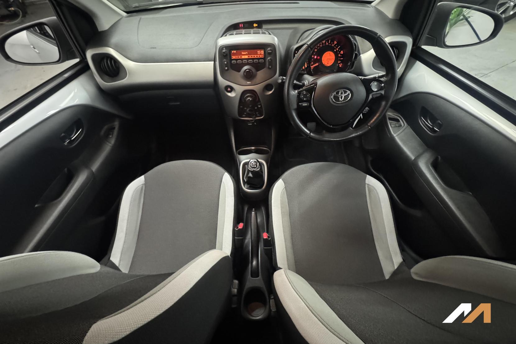 Toyota AYGO 1.0 VVT-i x-play Hatchback 5dr Petrol Manual Euro 6 (68 ps)