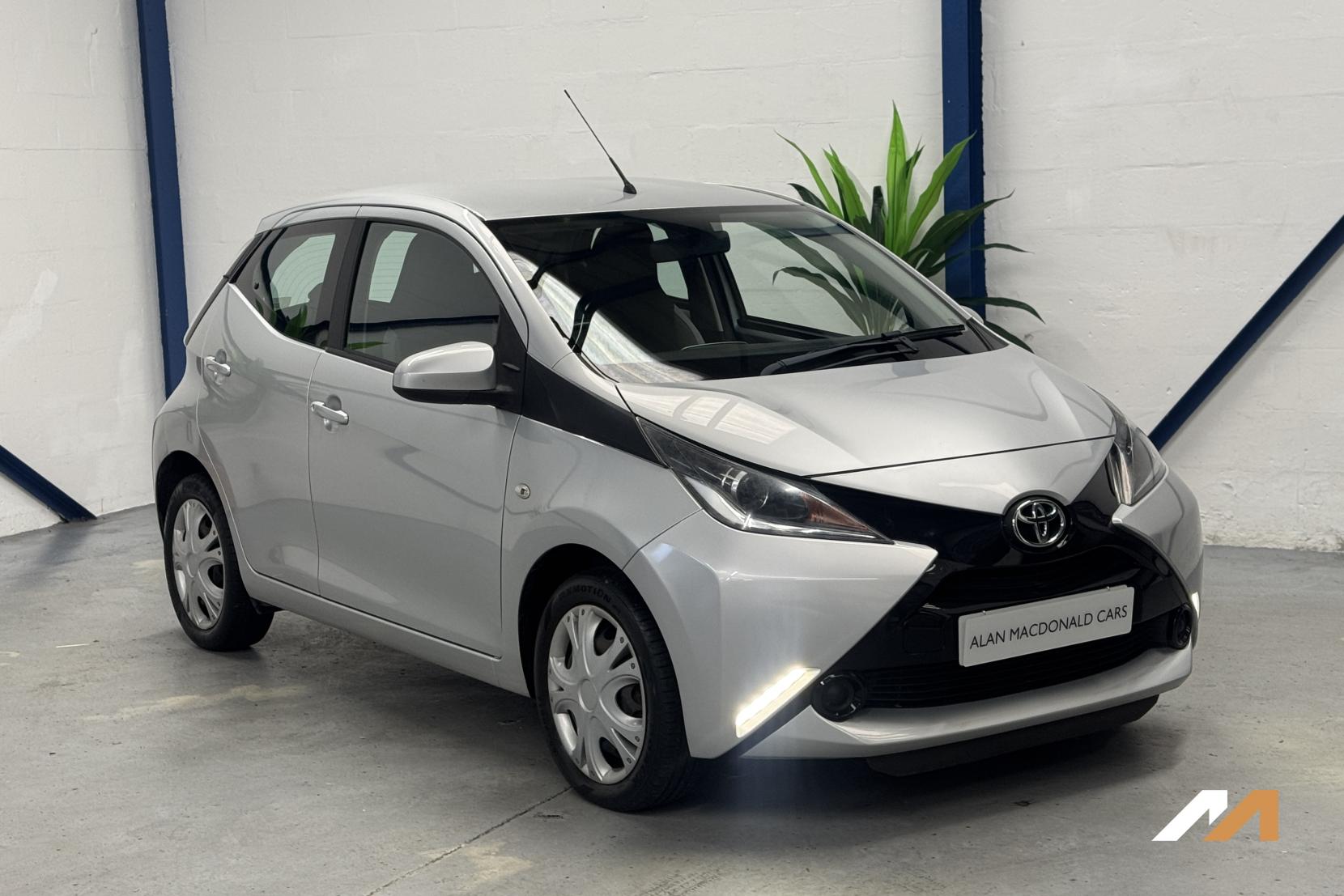 Toyota AYGO 1.0 VVT-i x-play Hatchback 5dr Petrol Manual Euro 6 (68 ps)