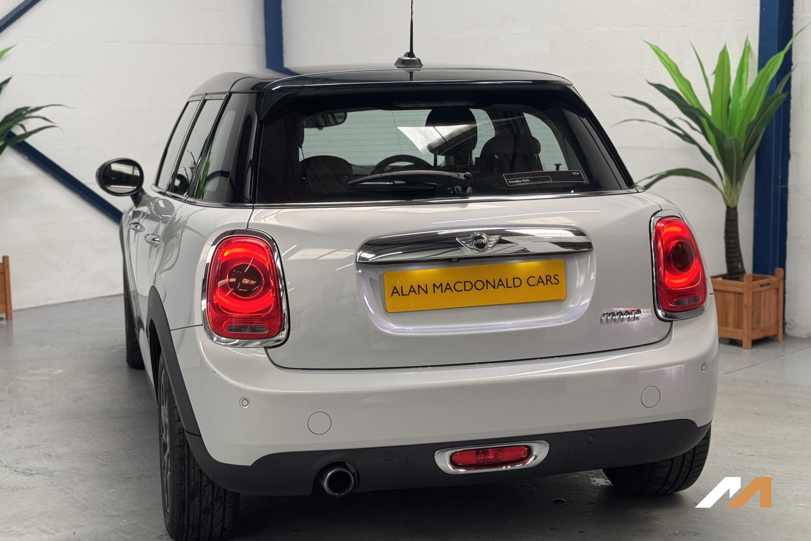 MINI Hatch 1.5 Cooper Hatchback 5dr Petrol Auto Euro 6 (s/s) (136 ps)