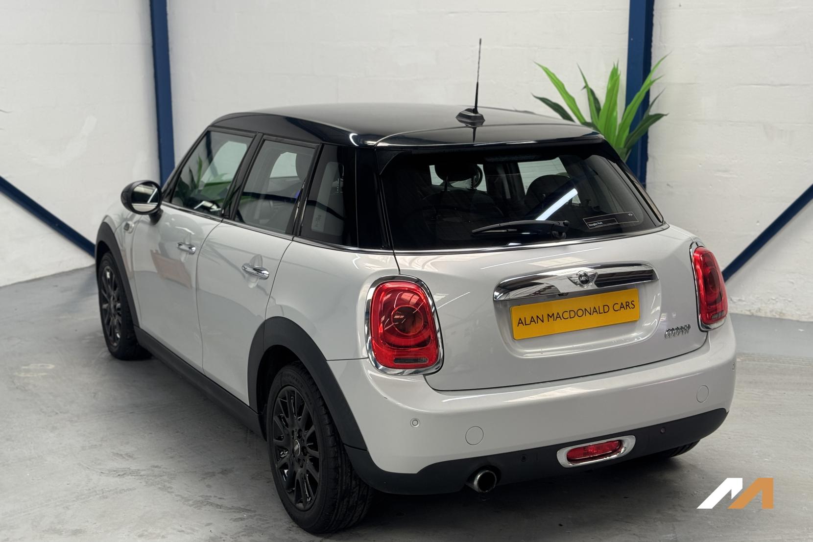 MINI Hatch 1.5 Cooper Hatchback 5dr Petrol Auto Euro 6 (s/s) (136 ps)