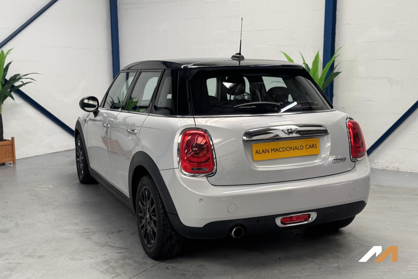 MINI Hatch 1.5 Cooper Hatchback 5dr Petrol Auto Euro 6 (s/s) (136 ps)