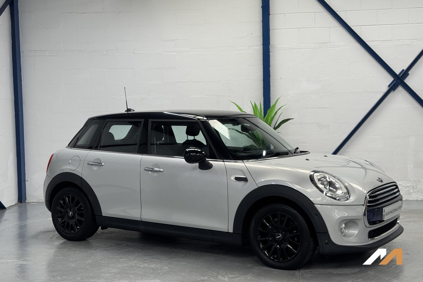 MINI Hatch 1.5 Cooper Hatchback 5dr Petrol Auto Euro 6 (s/s) (136 ps)