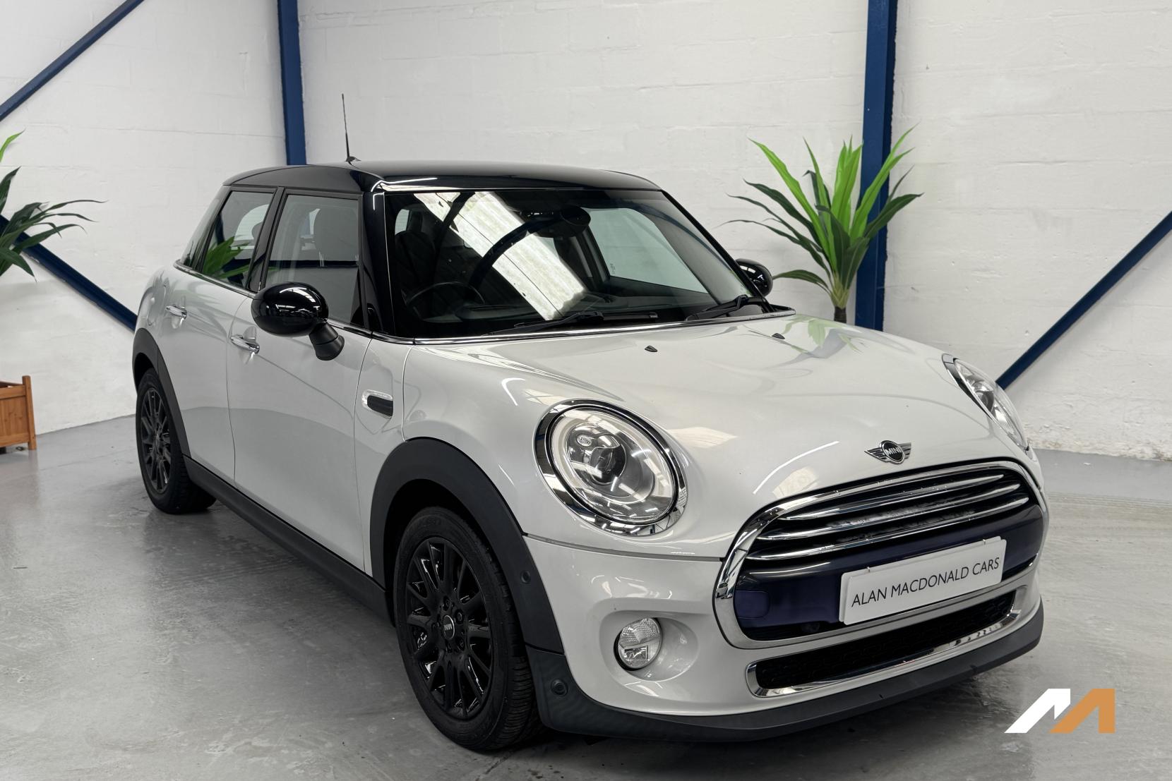 MINI Hatch 1.5 Cooper Hatchback 5dr Petrol Auto Euro 6 (s/s) (136 ps)