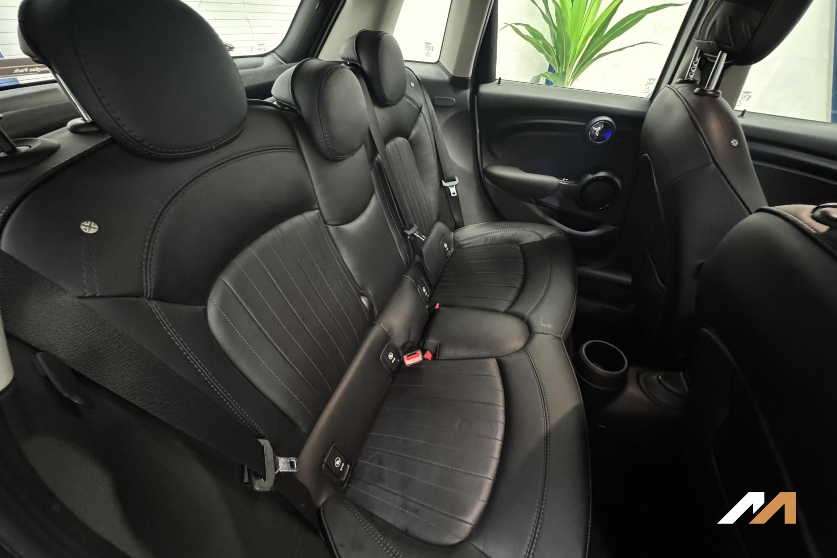 MINI Hatch 1.5 Cooper Hatchback 5dr Petrol Auto Euro 6 (s/s) (136 ps)