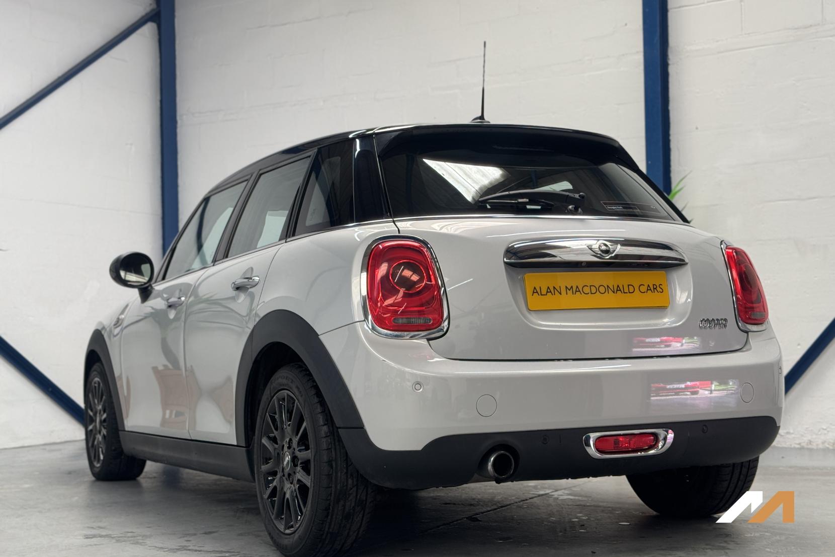 MINI Hatch 1.5 Cooper Hatchback 5dr Petrol Auto Euro 6 (s/s) (136 ps)