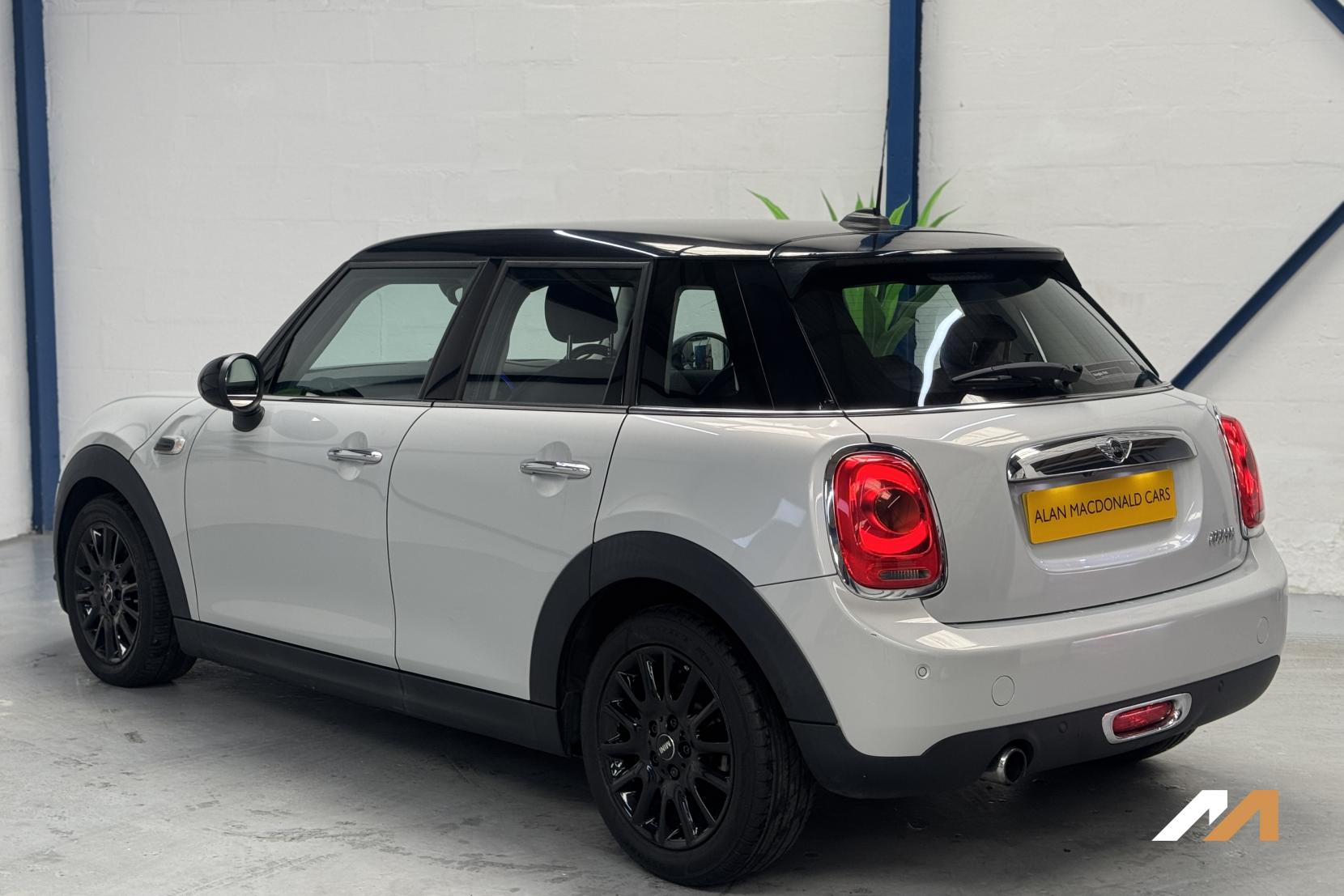 MINI Hatch 1.5 Cooper Hatchback 5dr Petrol Auto Euro 6 (s/s) (136 ps)