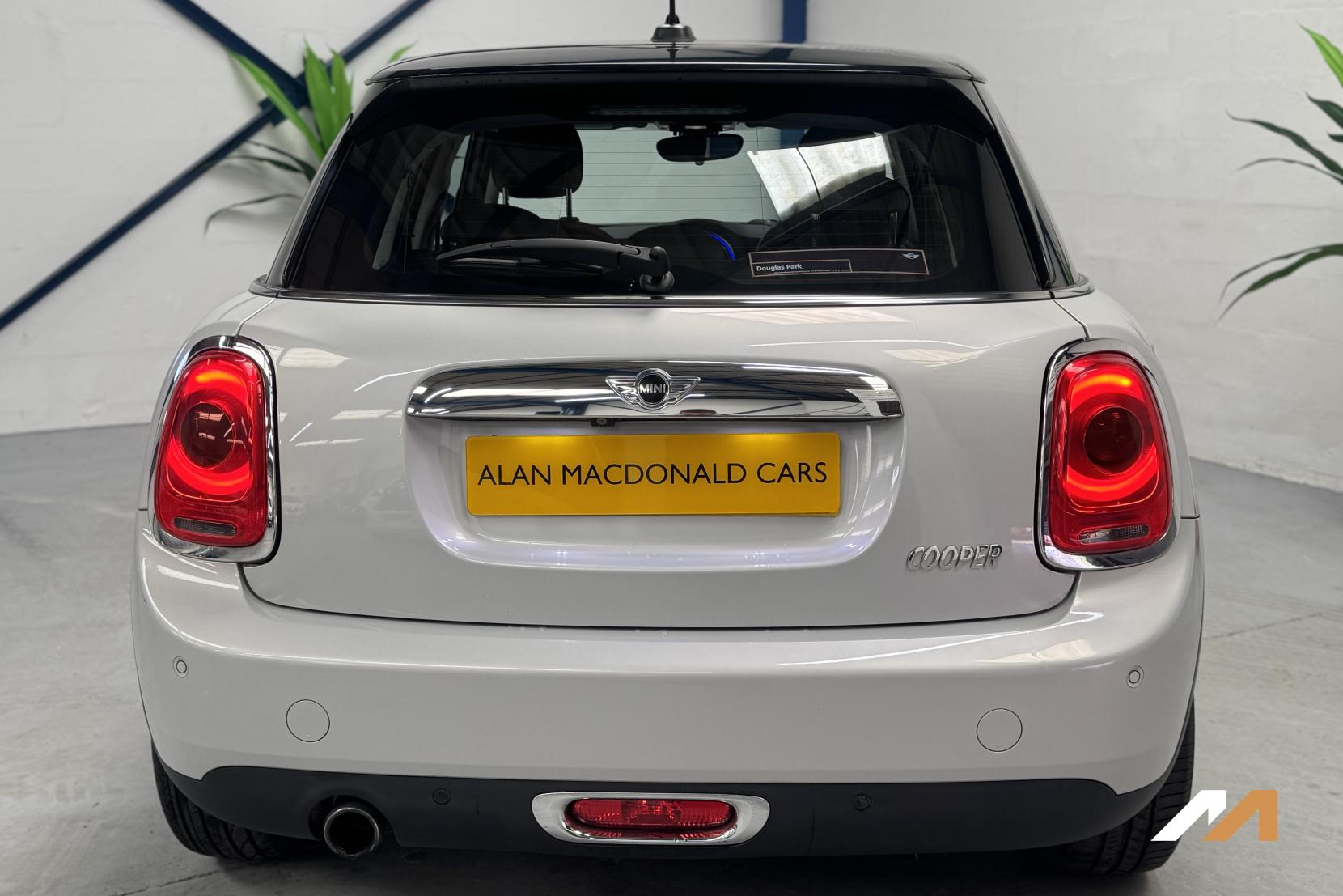 MINI Hatch 1.5 Cooper Hatchback 5dr Petrol Auto Euro 6 (s/s) (136 ps)