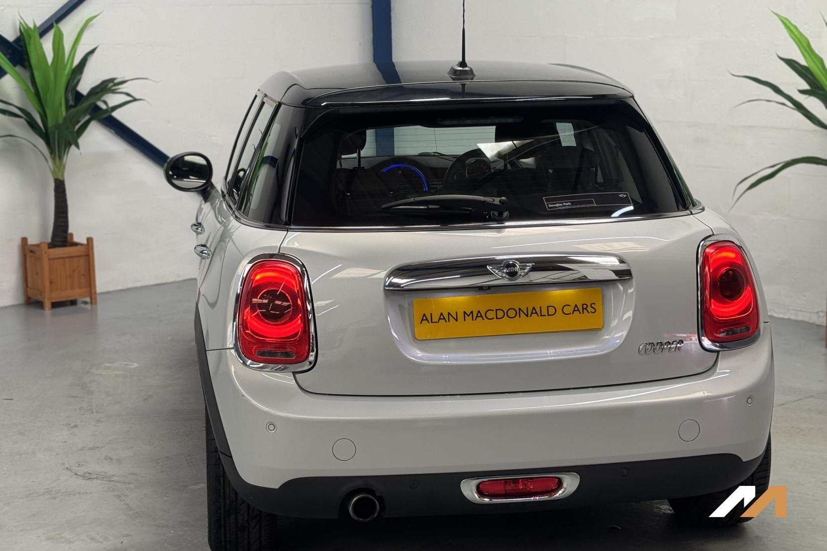 MINI Hatch 1.5 Cooper Hatchback 5dr Petrol Auto Euro 6 (s/s) (136 ps)