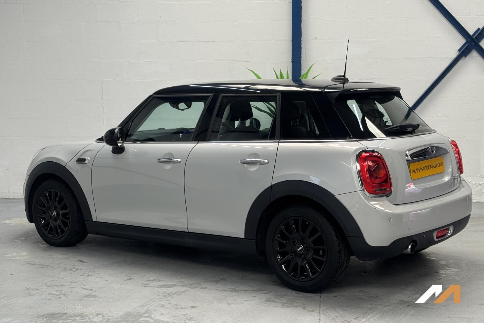 MINI Hatch 1.5 Cooper Hatchback 5dr Petrol Auto Euro 6 (s/s) (136 ps)