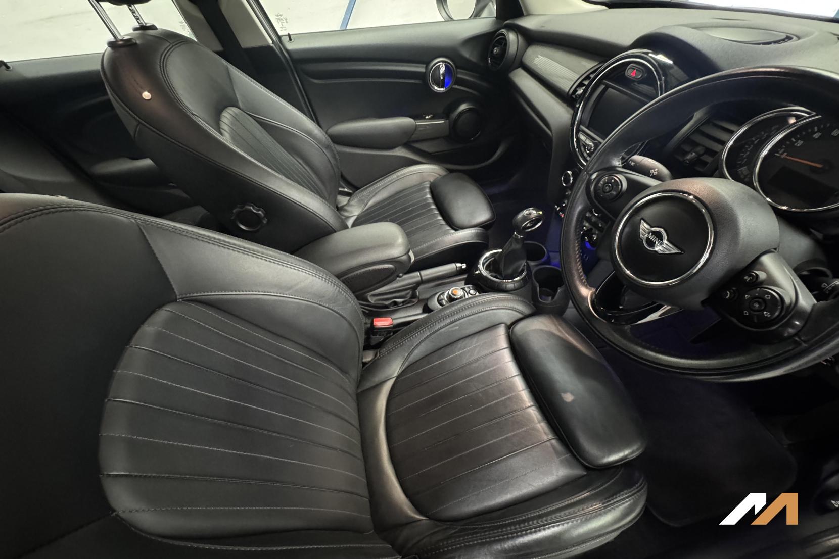 MINI Hatch 1.5 Cooper Hatchback 5dr Petrol Auto Euro 6 (s/s) (136 ps)