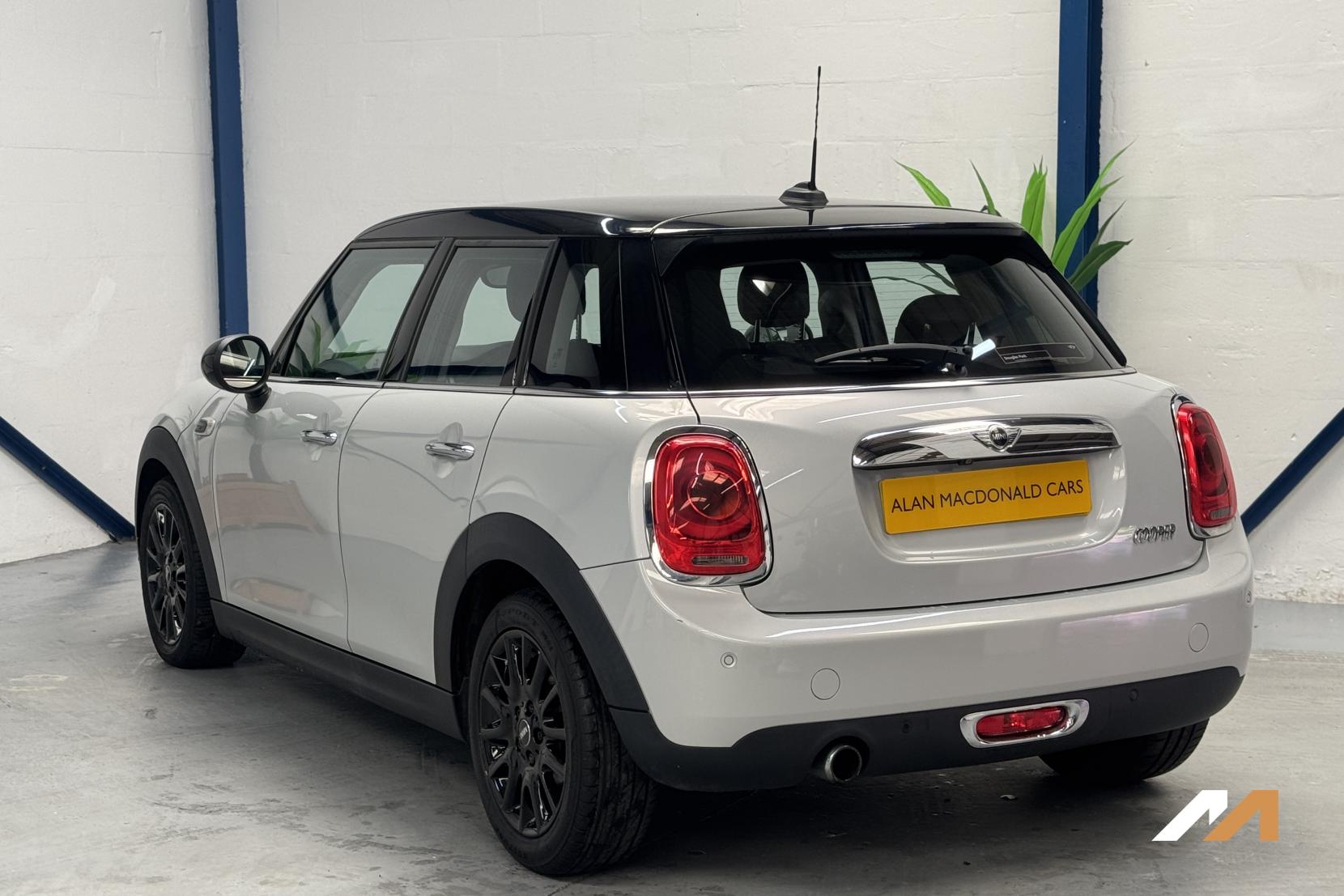 MINI Hatch 1.5 Cooper Hatchback 5dr Petrol Auto Euro 6 (s/s) (136 ps)