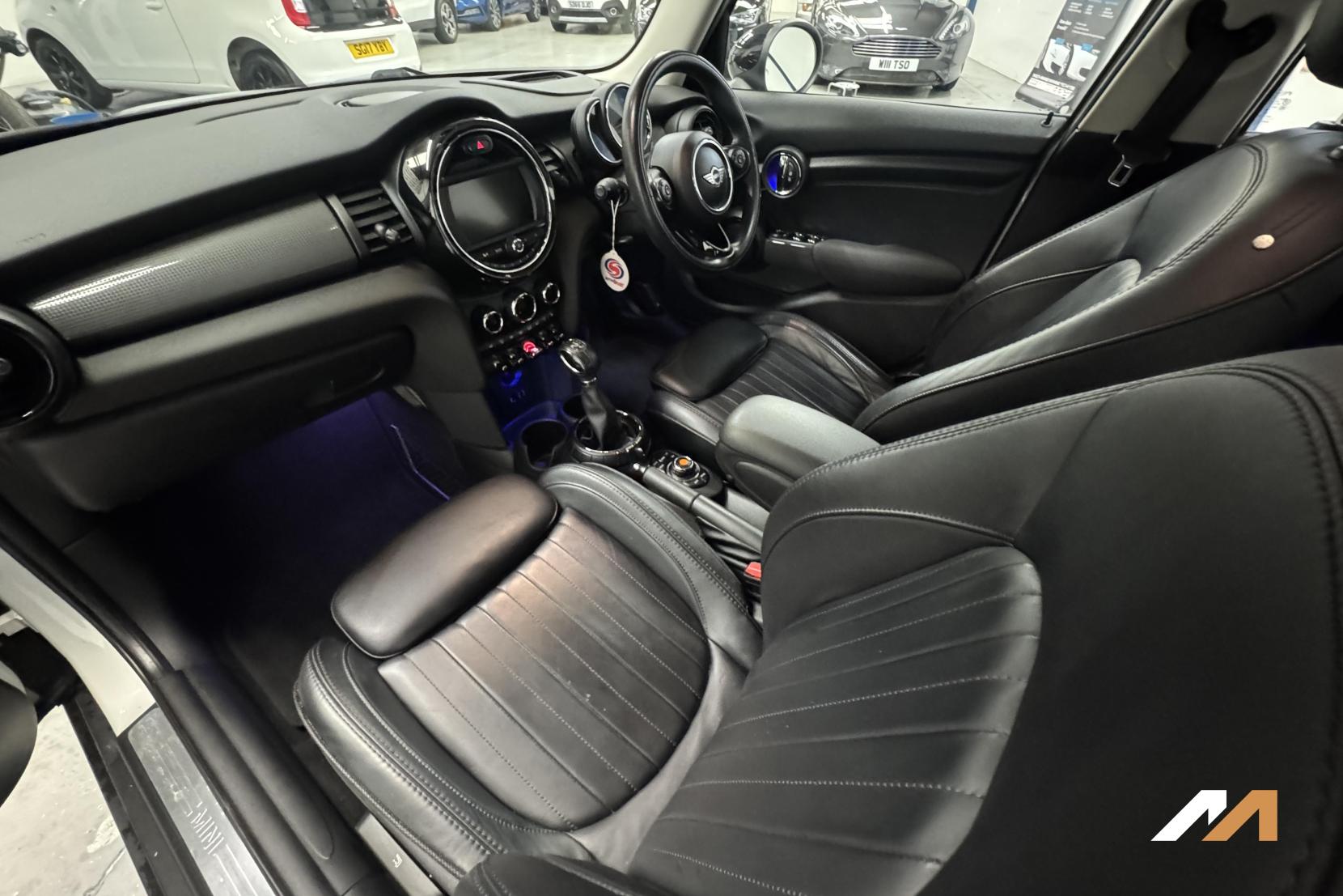 MINI Hatch 1.5 Cooper Hatchback 5dr Petrol Auto Euro 6 (s/s) (136 ps)