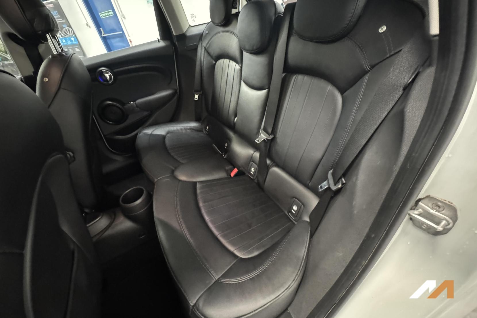 MINI Hatch 1.5 Cooper Hatchback 5dr Petrol Auto Euro 6 (s/s) (136 ps)