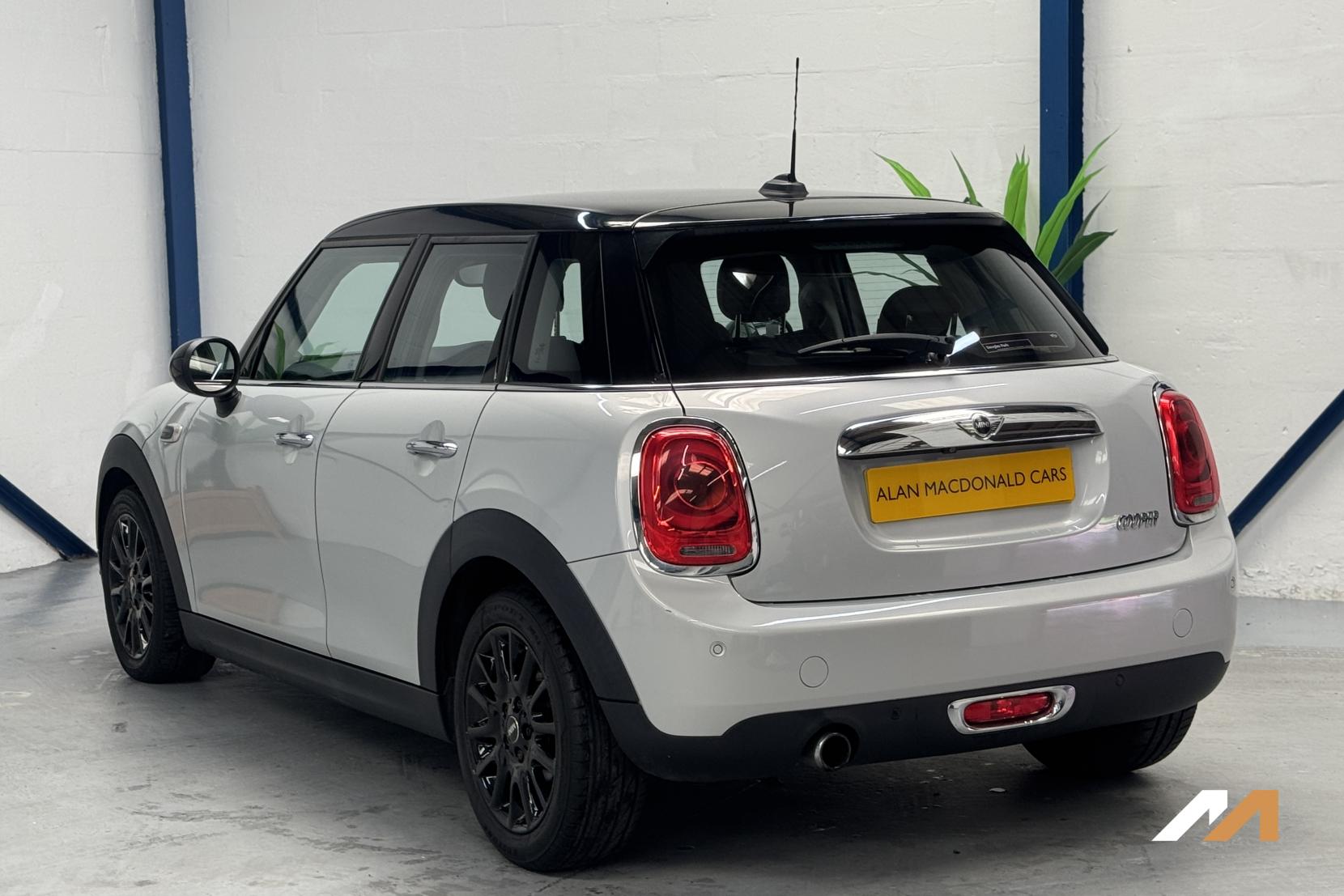 MINI Hatch 1.5 Cooper Hatchback 5dr Petrol Auto Euro 6 (s/s) (136 ps)