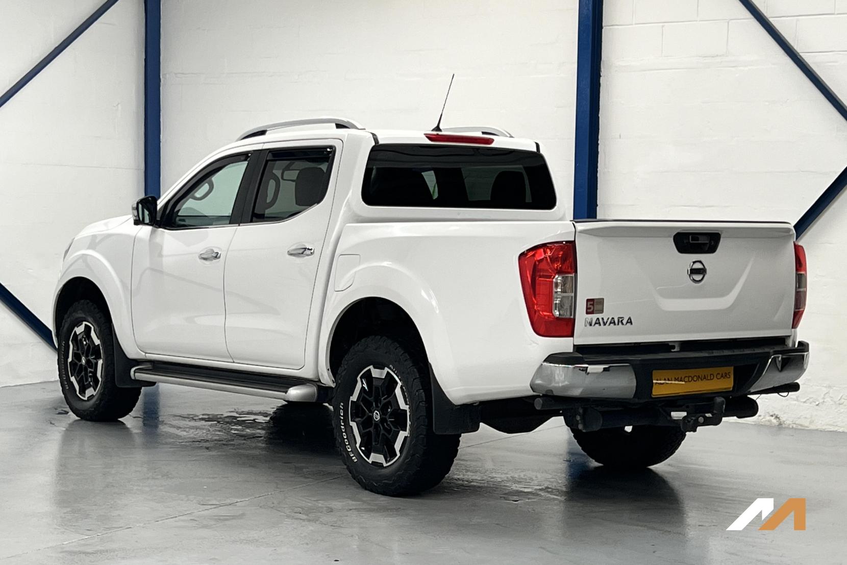 Nissan Navara 2.3 dCi Tekna Pickup 4dr Diesel Auto 4WD Euro 6 (190 ps)