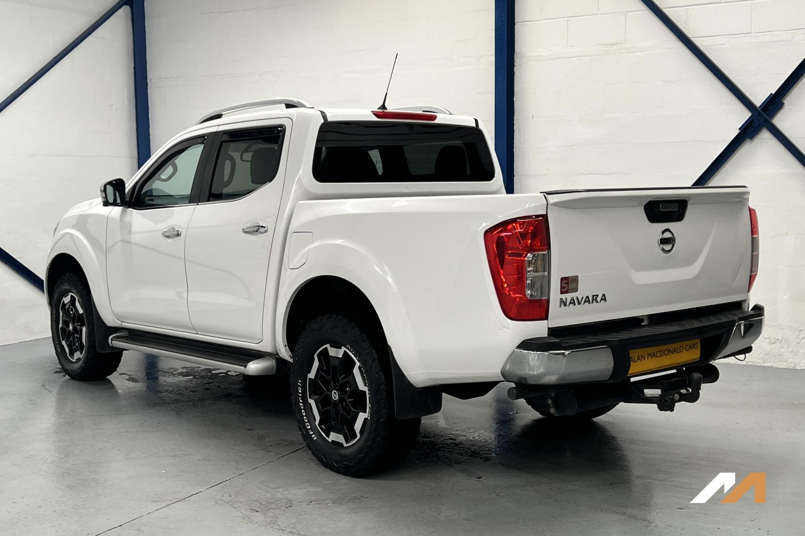 Nissan Navara 2.3 dCi Tekna Pickup 4dr Diesel Auto 4WD Euro 6 (190 ps)