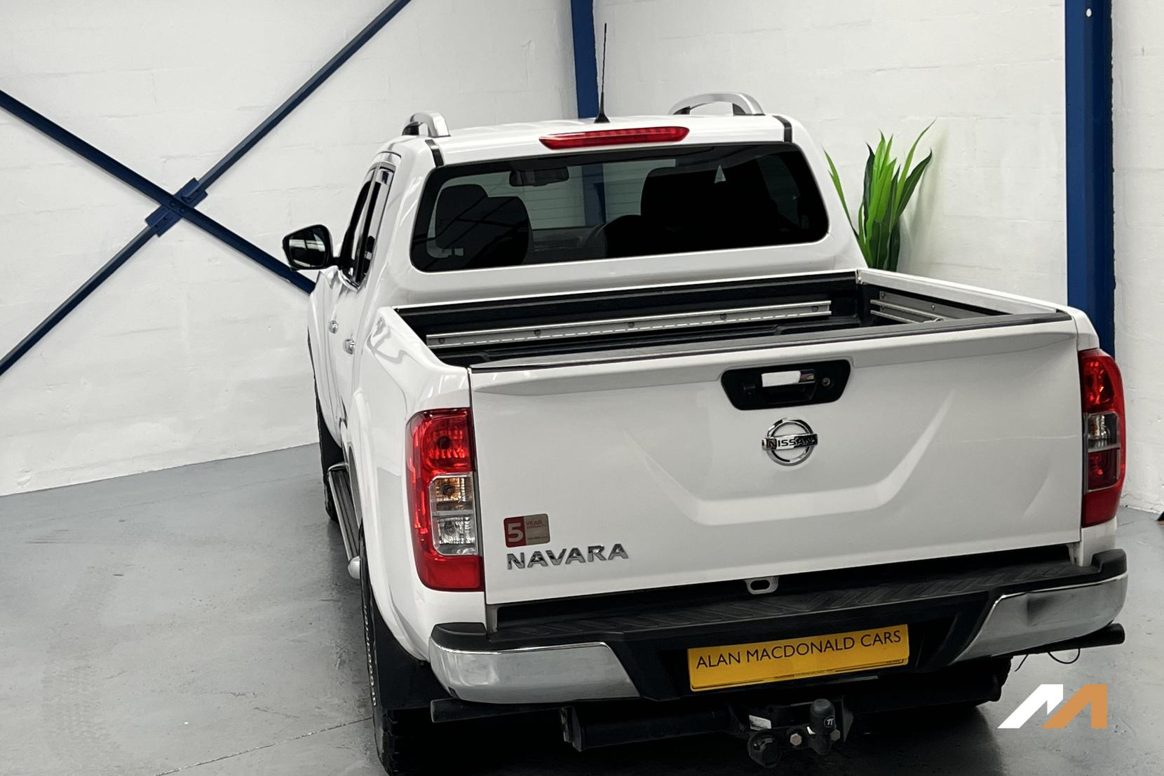 Nissan Navara 2.3 dCi Tekna Pickup 4dr Diesel Auto 4WD Euro 6 (190 ps)