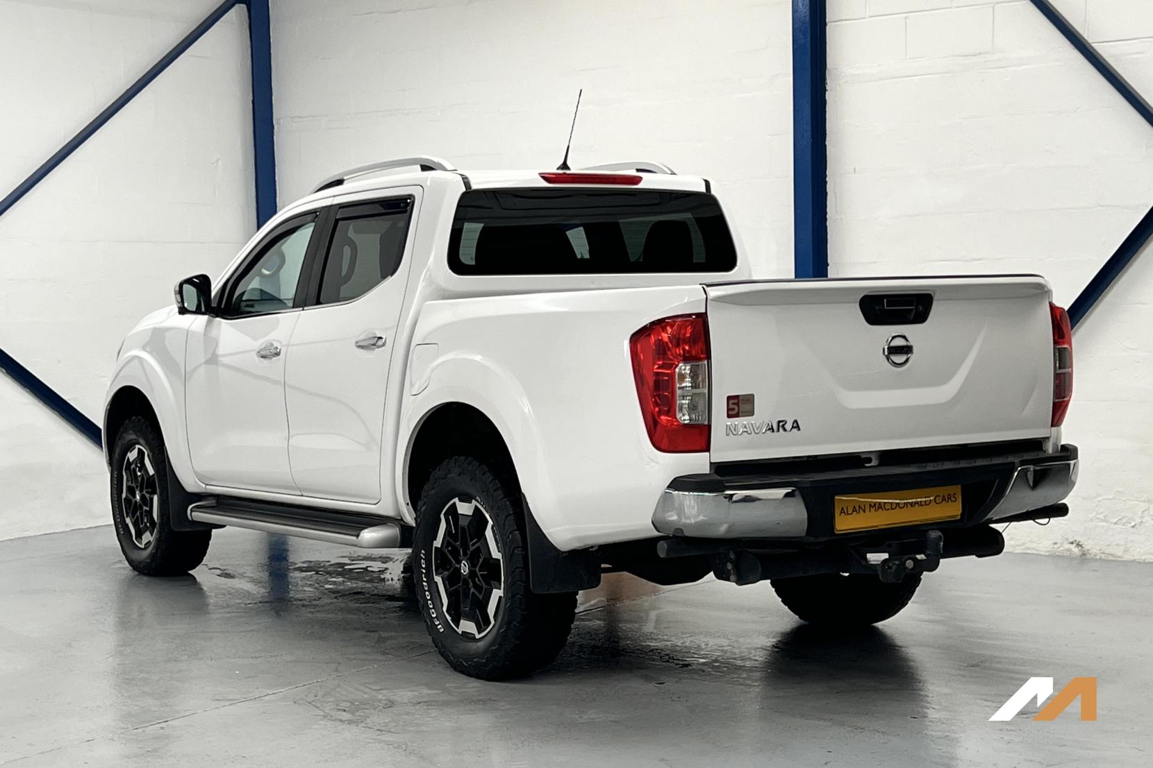 Nissan Navara 2.3 dCi Tekna Pickup 4dr Diesel Auto 4WD Euro 6 (190 ps)