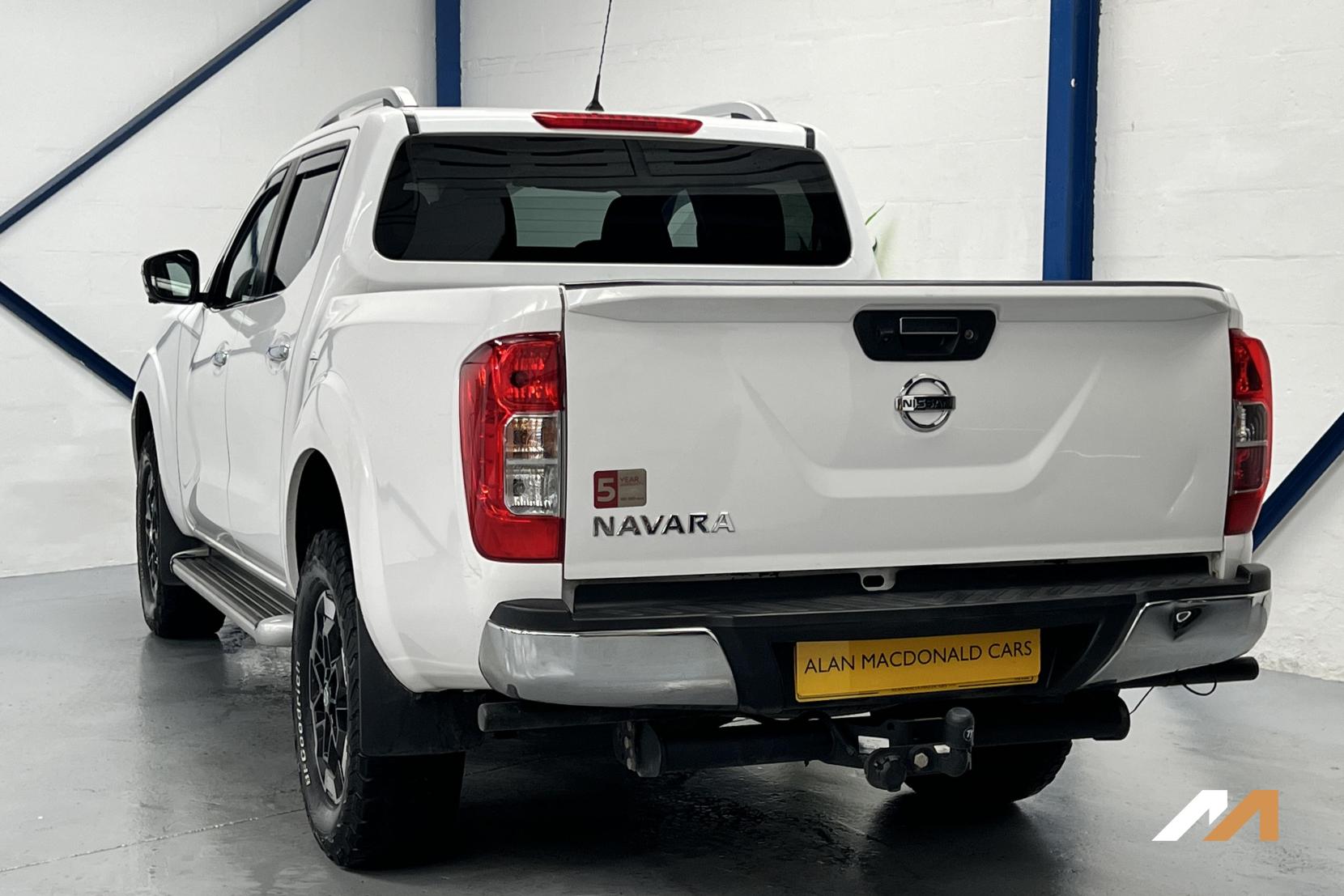 Nissan Navara 2.3 dCi Tekna Pickup 4dr Diesel Auto 4WD Euro 6 (190 ps)