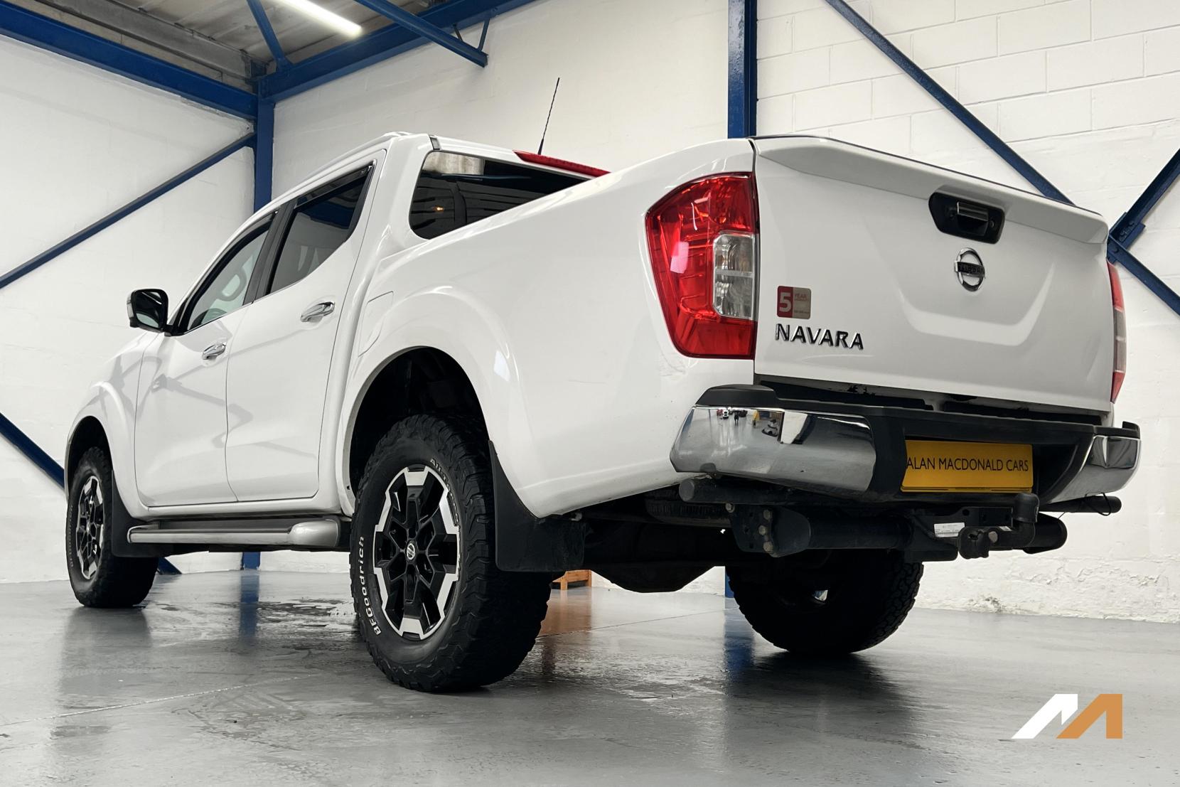 Nissan Navara 2.3 dCi Tekna Pickup 4dr Diesel Auto 4WD Euro 6 (190 ps)