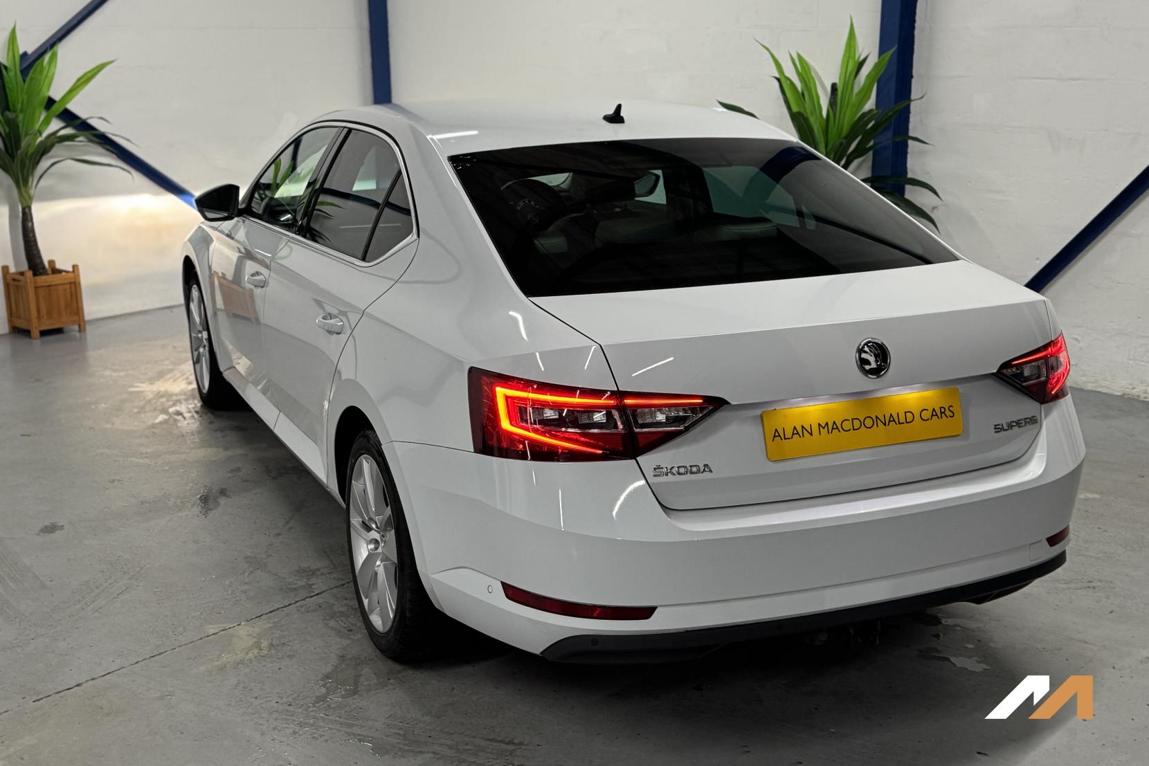 Skoda Superb 2.0 TDI SE L Executive Hatchback 5dr Diesel DSG Euro 6 (s/s) (150 ps)