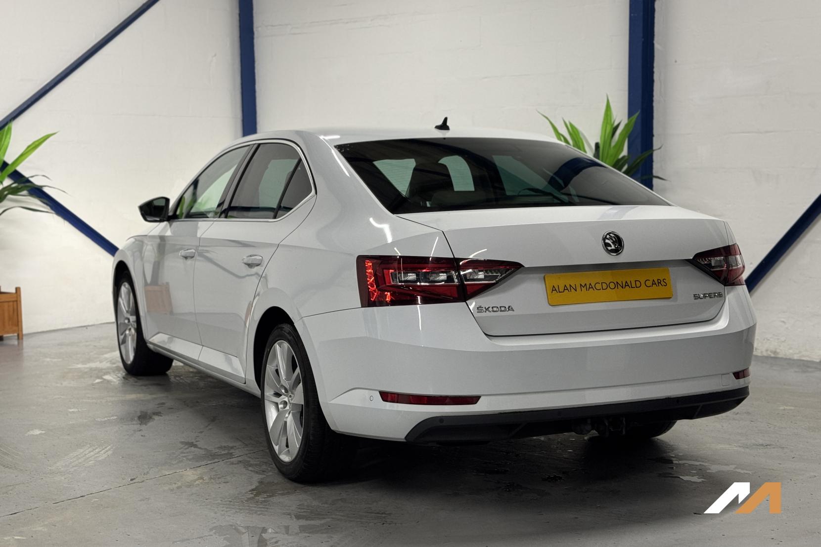 Skoda Superb 2.0 TDI SE L Executive Hatchback 5dr Diesel DSG Euro 6 (s/s) (150 ps)
