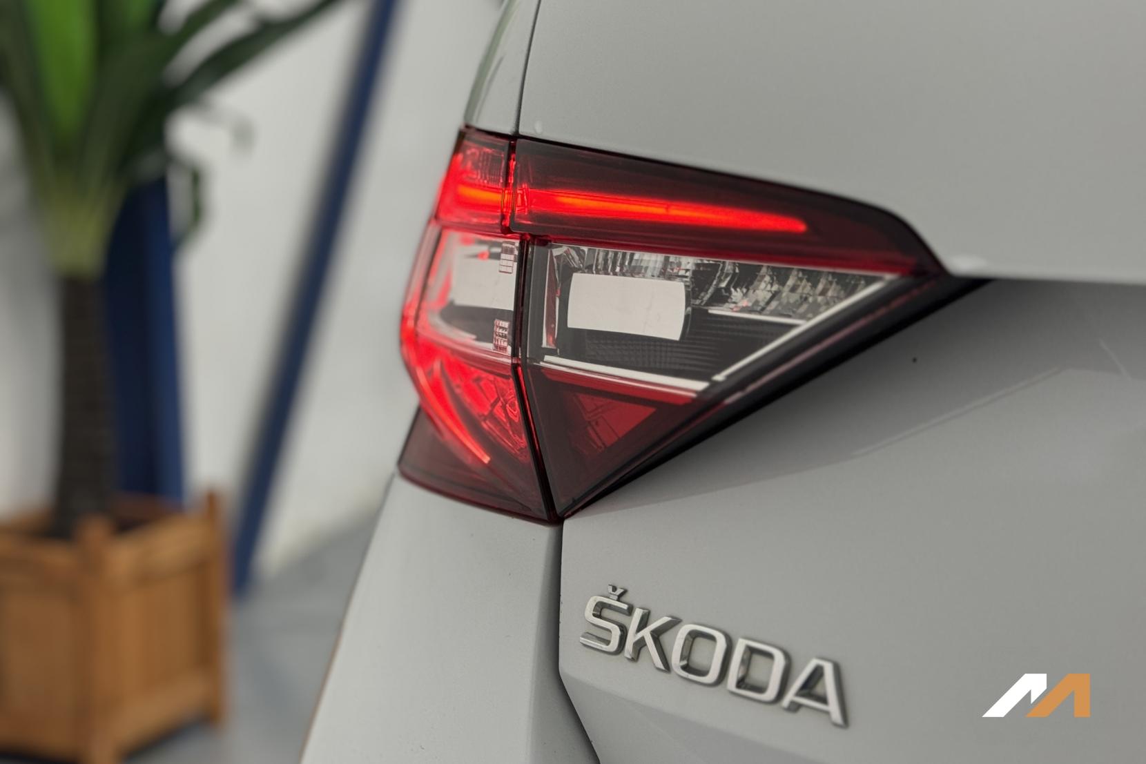 Skoda Superb 2.0 TDI SE L Executive Hatchback 5dr Diesel DSG Euro 6 (s/s) (150 ps)