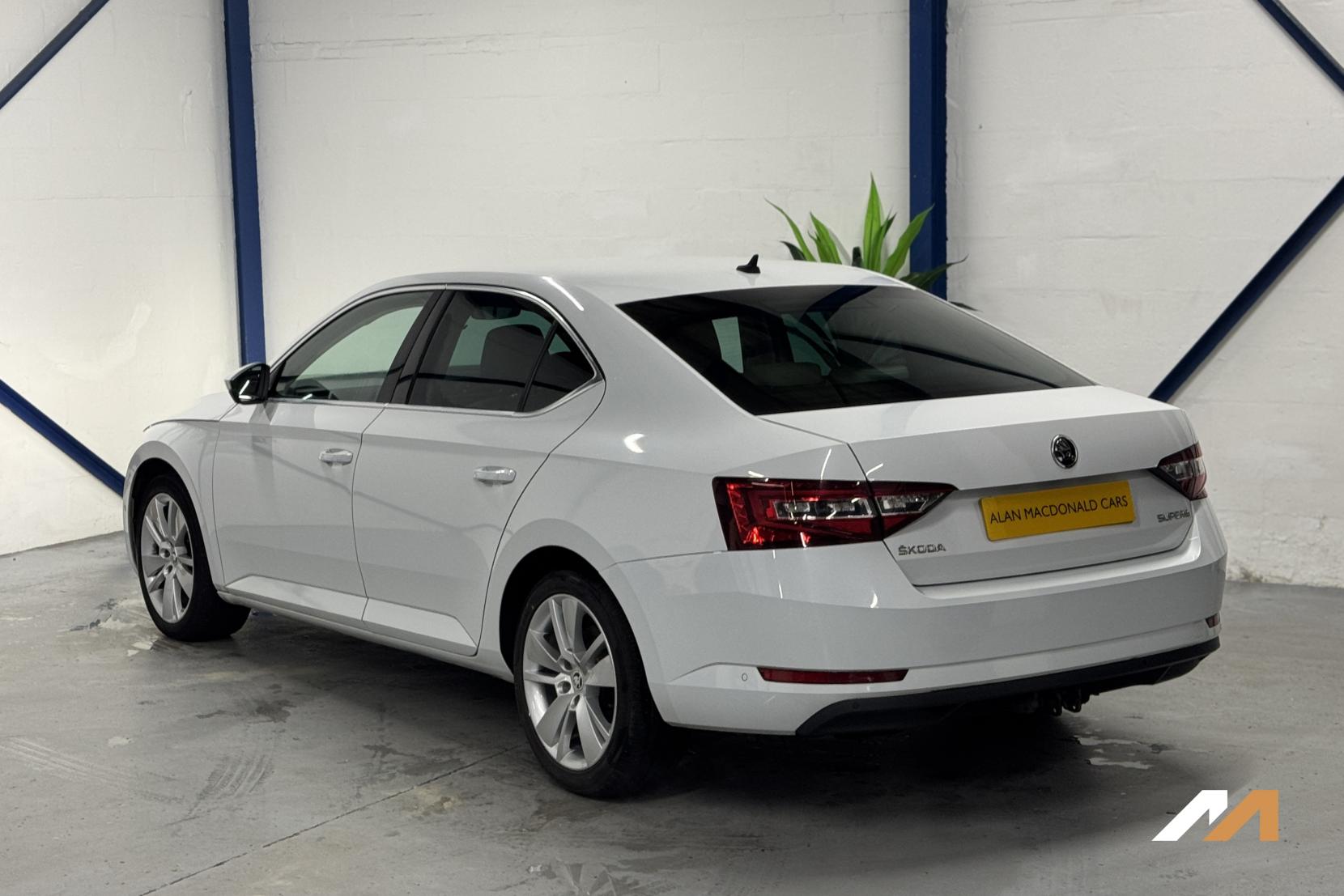Skoda Superb 2.0 TDI SE L Executive Hatchback 5dr Diesel DSG Euro 6 (s/s) (150 ps)