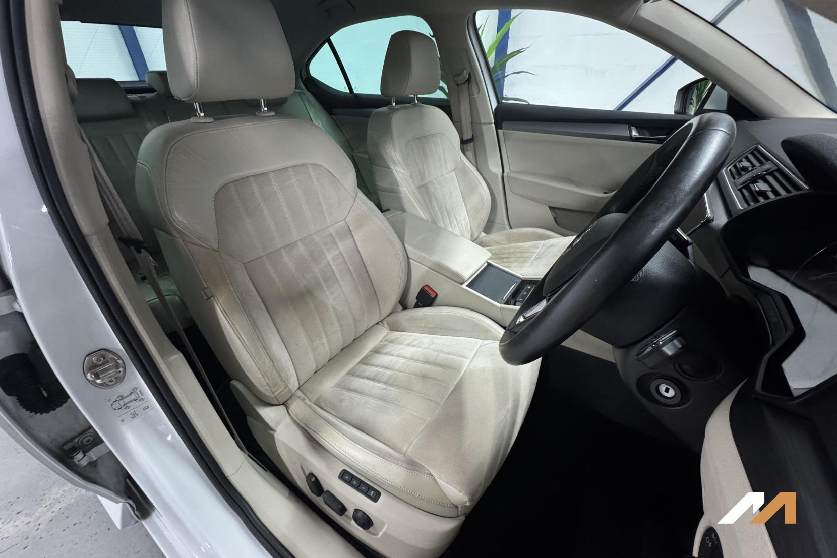 Skoda Superb 2.0 TDI SE L Executive Hatchback 5dr Diesel DSG Euro 6 (s/s) (150 ps)