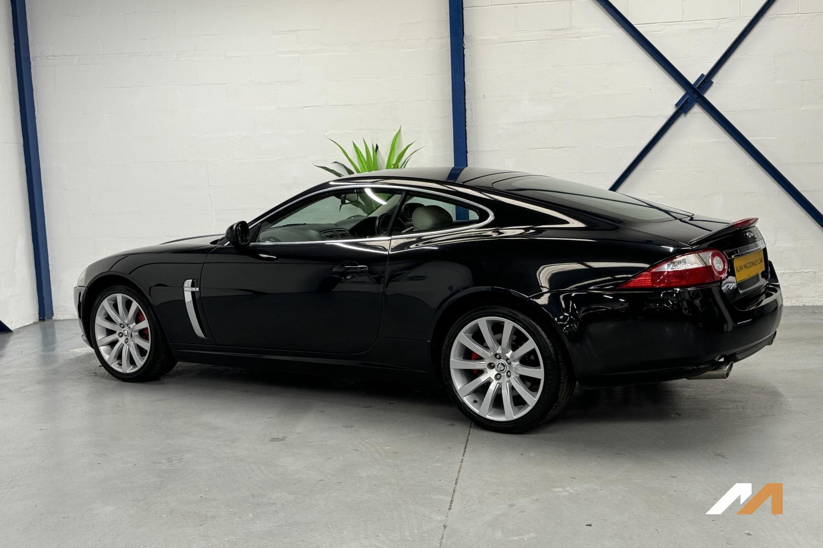 Jaguar XK 4.2 V8 Coupe 2dr Petrol Auto Euro 4 (300 ps)