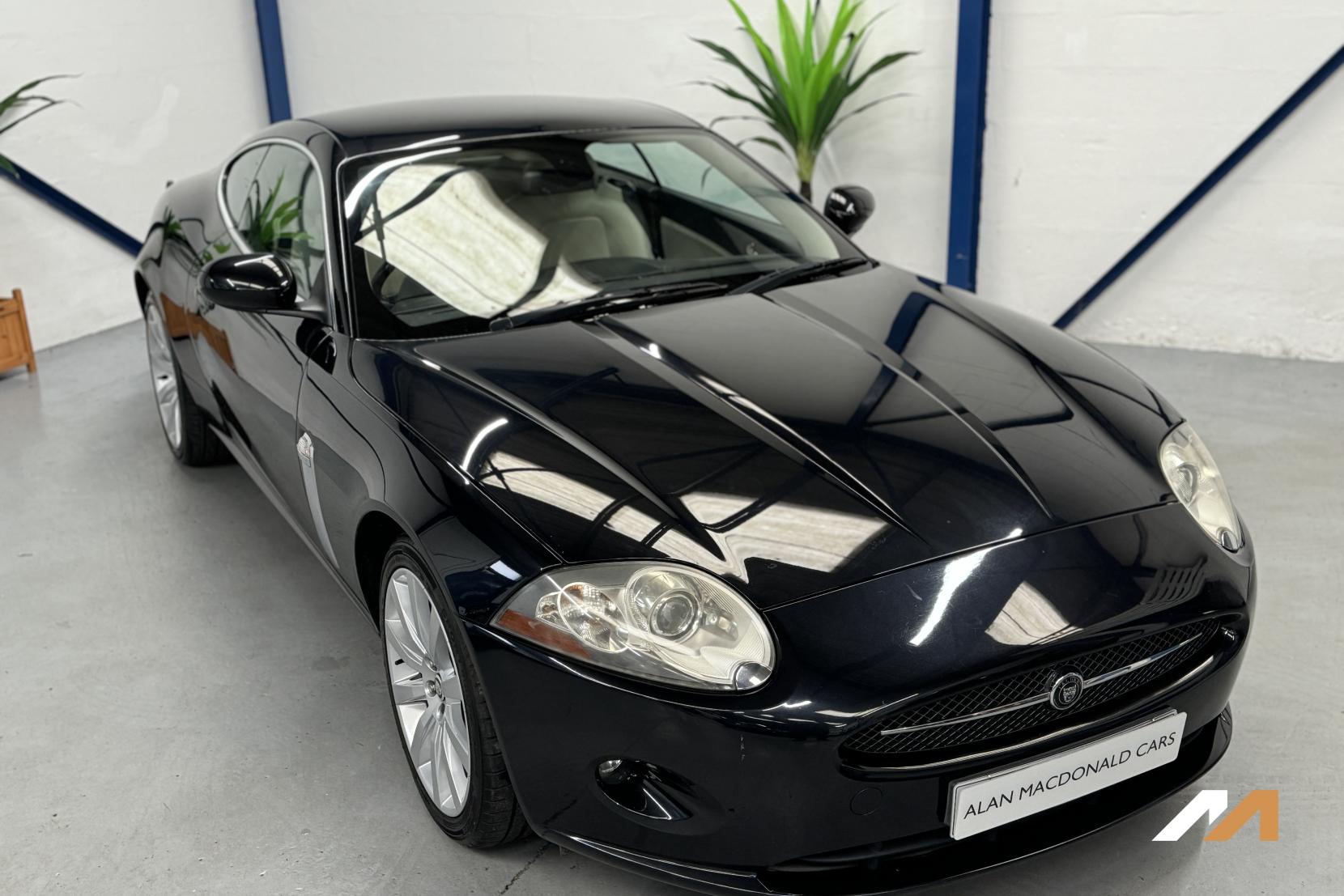 Jaguar XK 4.2 V8 Coupe 2dr Petrol Auto Euro 4 (300 ps)