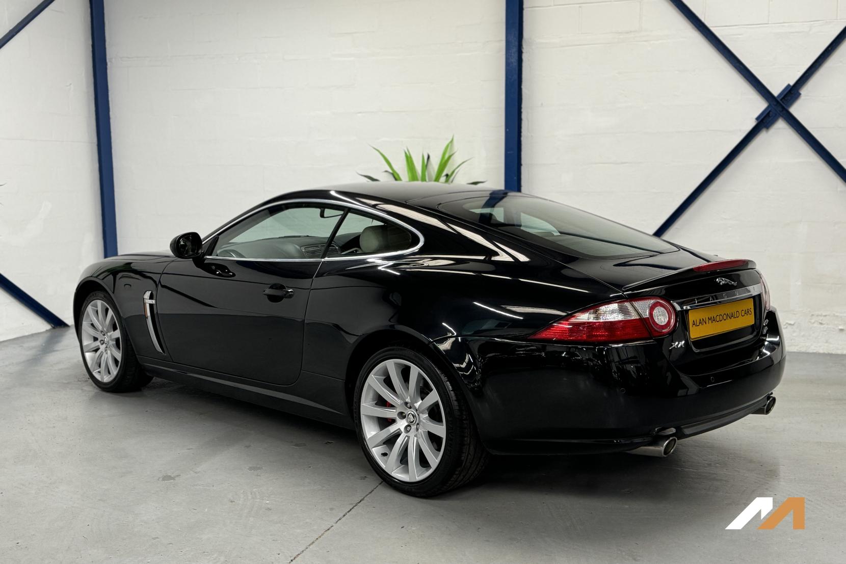 Jaguar XK 4.2 V8 Coupe 2dr Petrol Auto Euro 4 (300 ps)