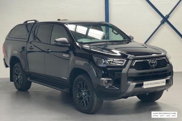 Toyota Hilux 2.8 D-4D Invincible X Pickup 4dr Diesel Auto 4WD Euro 6 (s/s) (204 ps)