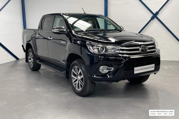 Toyota Hilux 2.4 D-4D Invincible X Pickup 4dr Diesel Manual 4WD Euro 6 (s/s) (TSS, 3.5t) (150 ps)