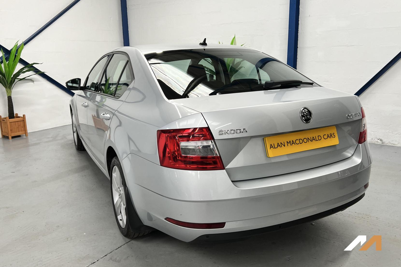 Skoda Octavia 2.0 TDI SE Drive Hatchback 5dr Diesel Manual Euro 6 (s/s) (150 ps)