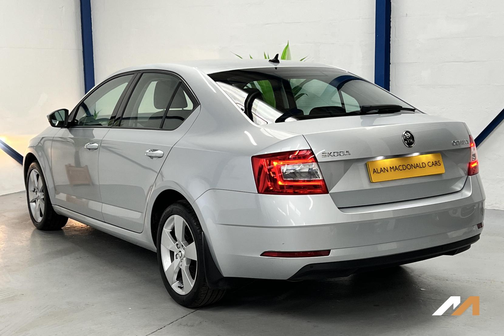 Skoda Octavia 2.0 TDI SE Drive Hatchback 5dr Diesel Manual Euro 6 (s/s) (150 ps)