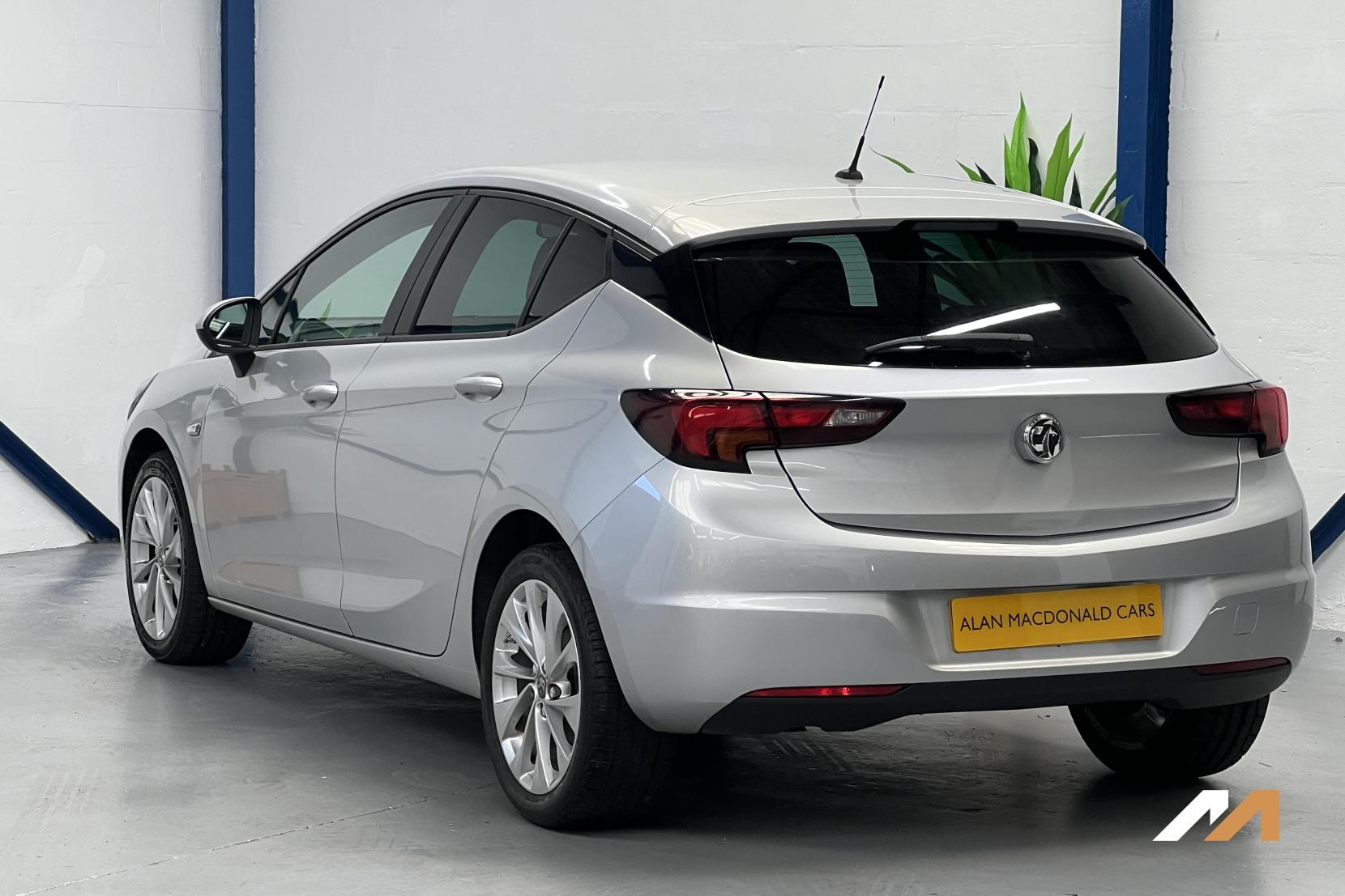 Vauxhall Astra 1.0i Turbo ecoTEC Design Hatchback 5dr Petrol Manual Euro 6 (s/s) (105 ps)